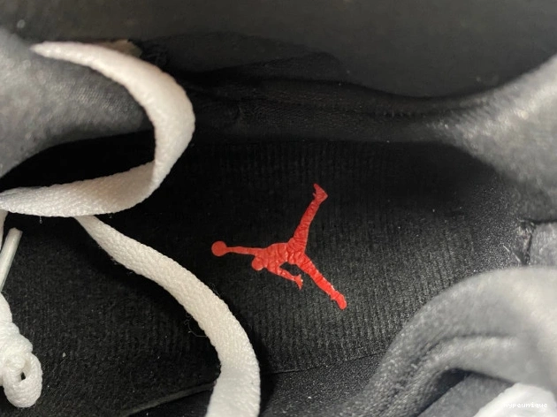 HYPE (2013) Bugs 305381-103 Bunny 8 Jordan Retro Air 0704